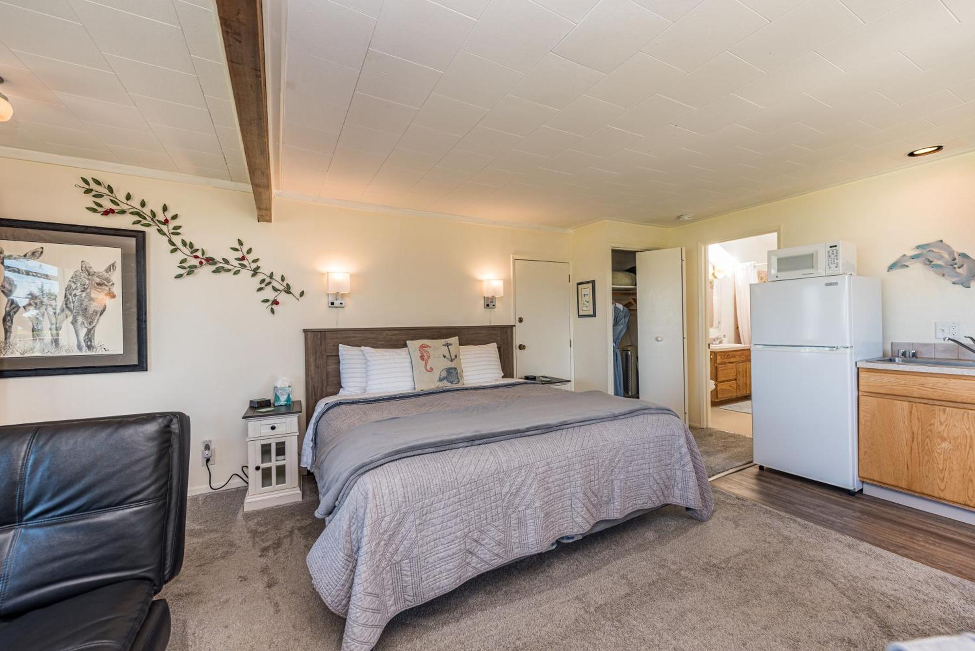 Juan De Fuca Waterfront Hotel & Cottages Sequim Exterior photo