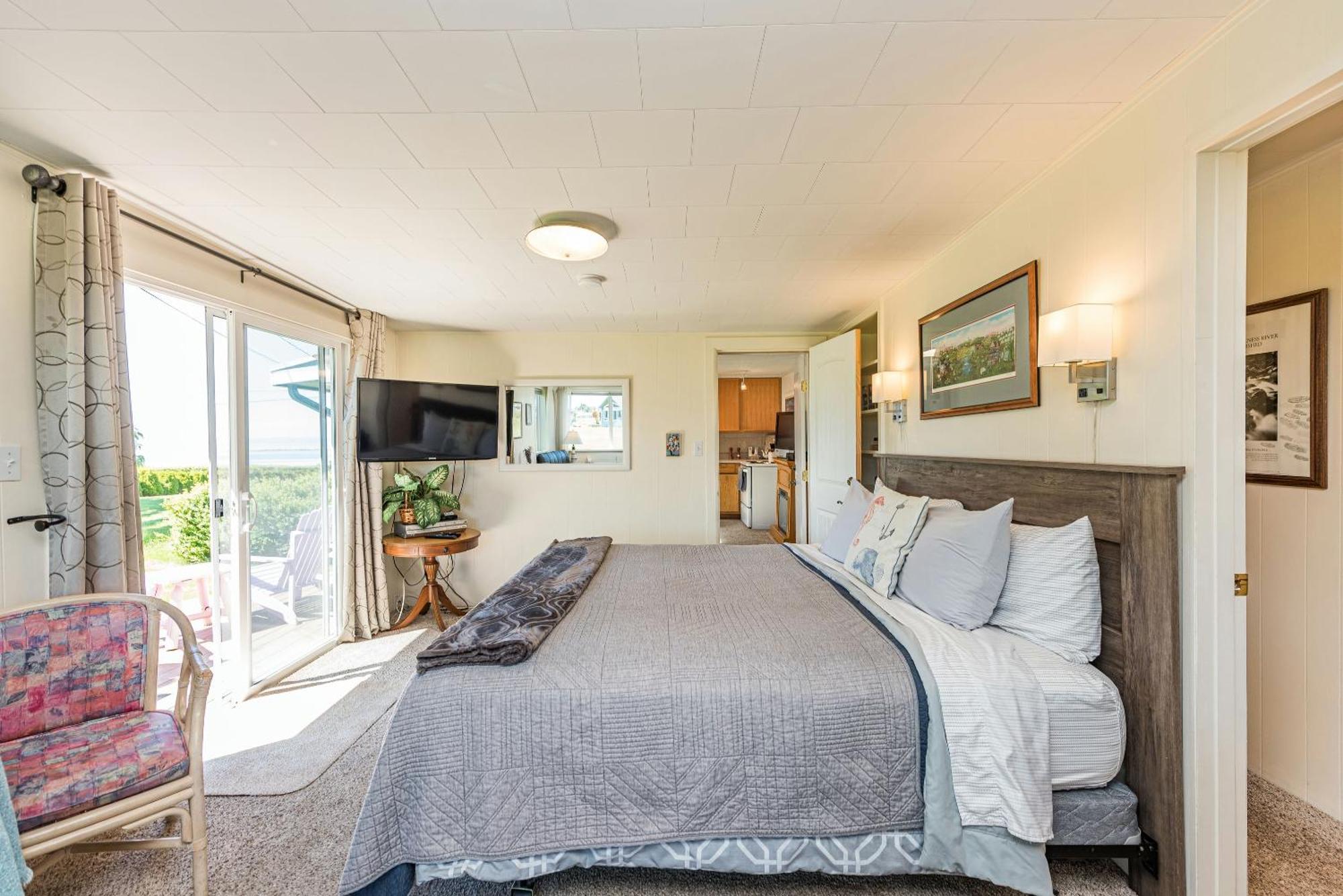 Juan De Fuca Waterfront Hotel & Cottages Sequim Exterior photo